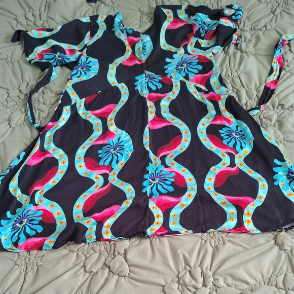 V-Neck Black Mini Dress with Turquoise & Coral Wave Print - Picture 11 of 14